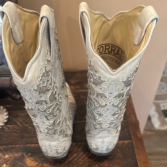 Cream Leather Western Boots - Picture 4 of 6